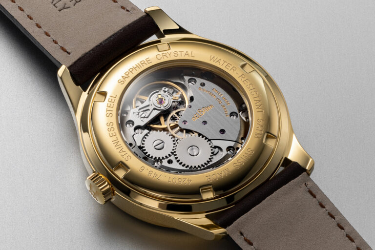 Caseback of the hand-wound DELBANA Recordmaster Mechanical in yellow gold PVD